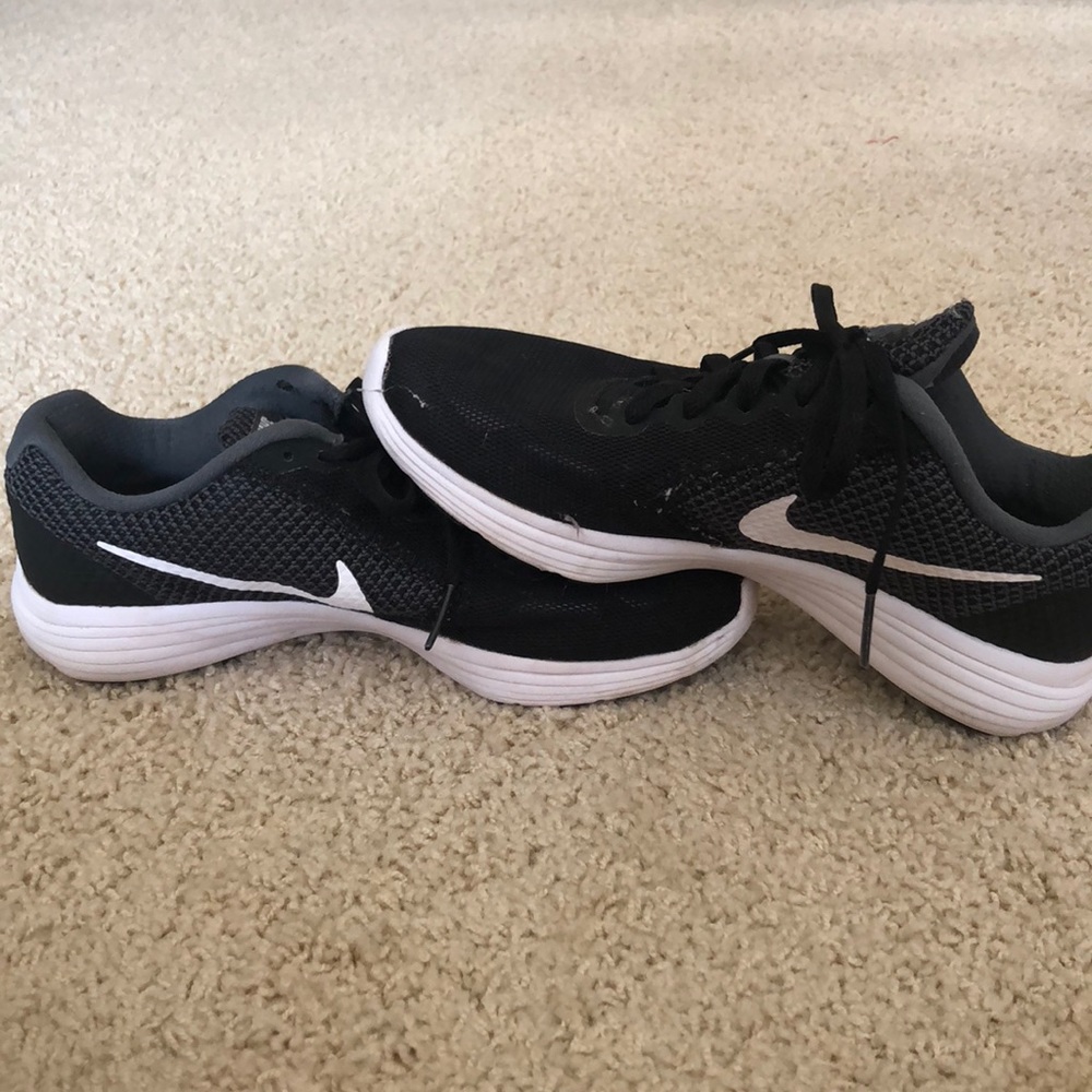 nike unisex running shoes